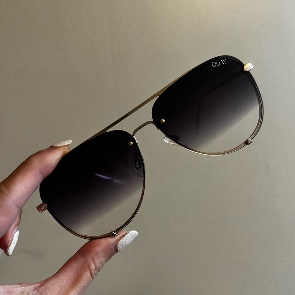 QUAY high key mini rimless x desi perkins
